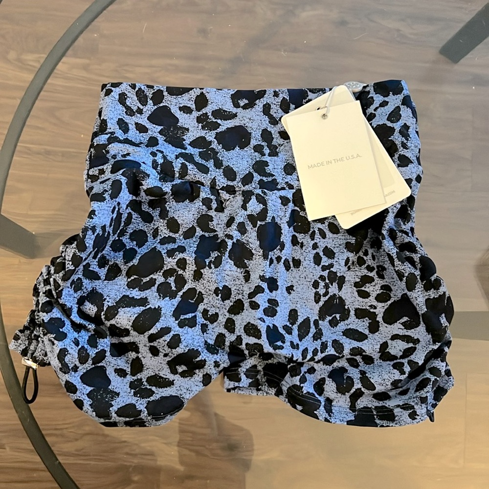 NWT Bombshell Sportswear Scrunch Short, Medium